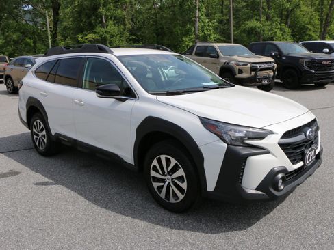Used 2025 Subaru Outback Premium AWD/4WD image 10