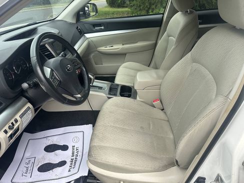 Used 2012 Subaru Outback 2.5i Premium w/ All-Weather Pkg AWD/4WD image 10