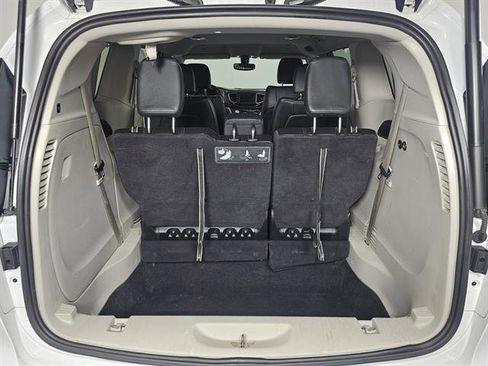 Used 2020 Chrysler Pacifica Touring-L image 20