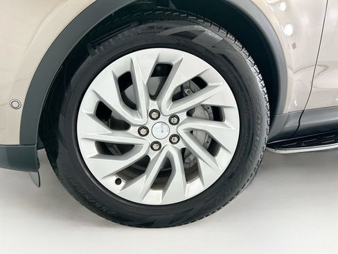 Certified 2025 Land Rover Discovery S AWD/4WD image 29