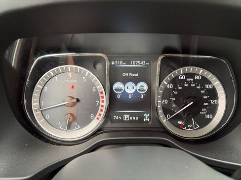 Used 2017 Nissan Titan SV AWD/4WD image 12