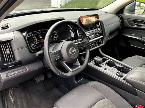 Used 2025 Nissan Pathfinder SV AWD/4WD image 4