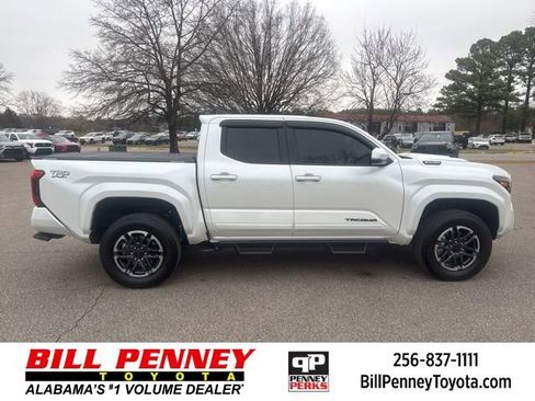 Used 2025 Toyota Tacoma TRD Sport w/ TRD Sport Upgrade Package image 6