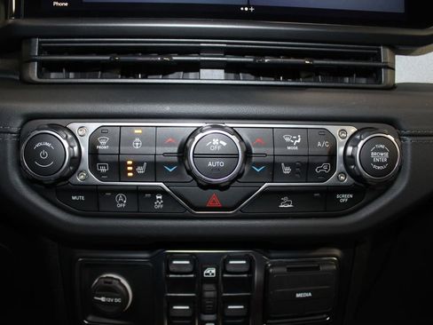 Used 2024 Jeep Wrangler Sahara image 51