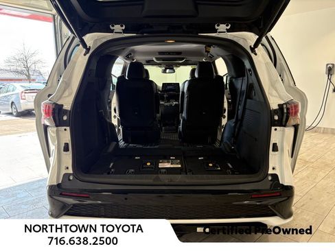 Used 2023 Toyota Sienna XSE w/ XSE Plus Package image 30