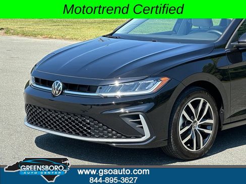 Used 2025 Volkswagen Jetta SE FWD image 34