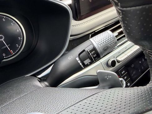 Certified 2025 Genesis G70 2.5T AWD/4WD image 29