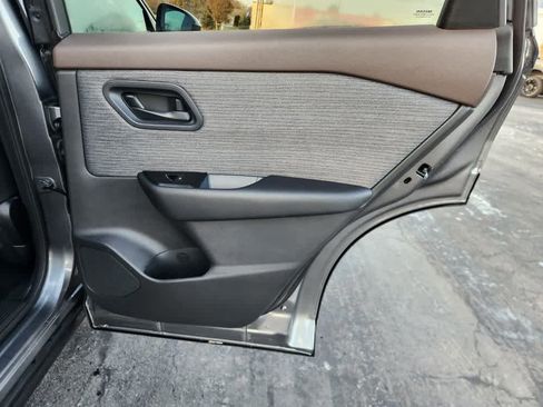 Used 2023 Nissan Rogue S image 12