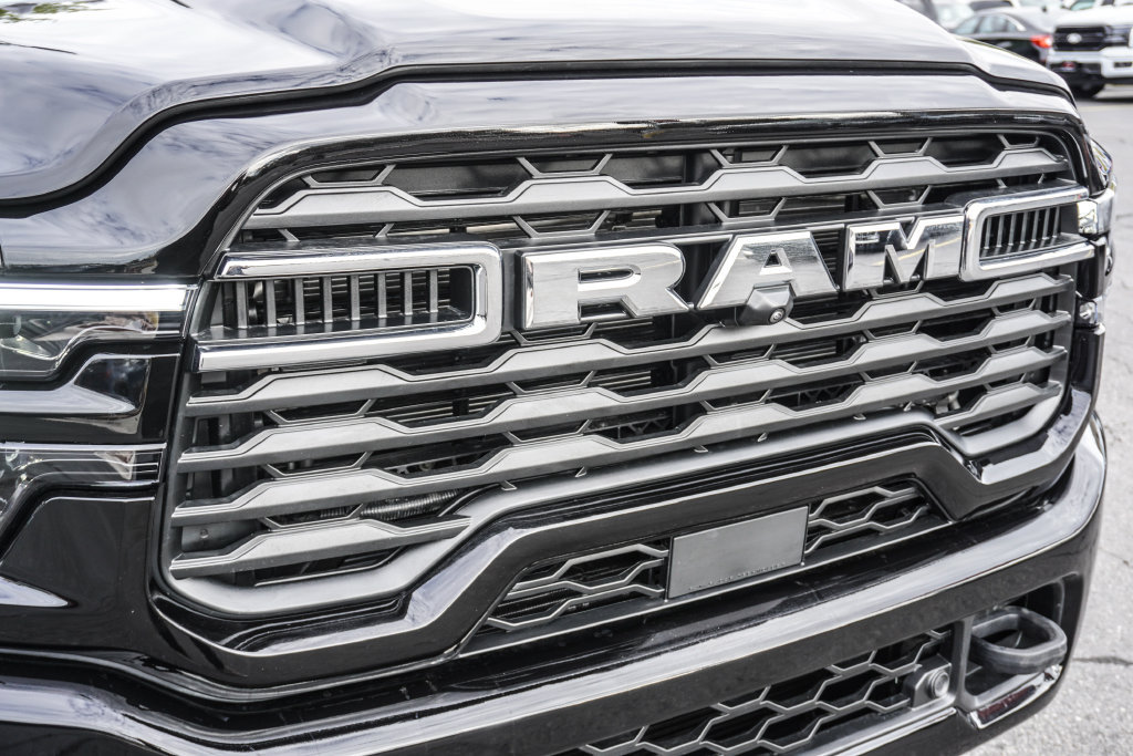 Used 2025 RAM 2500 Laramie w/ Sport Appearance Package AWD/4WD image 9