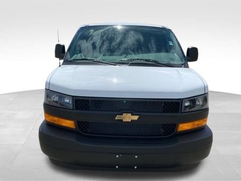New 2026 Chevrolet Express 3500 Extended RWD image 2