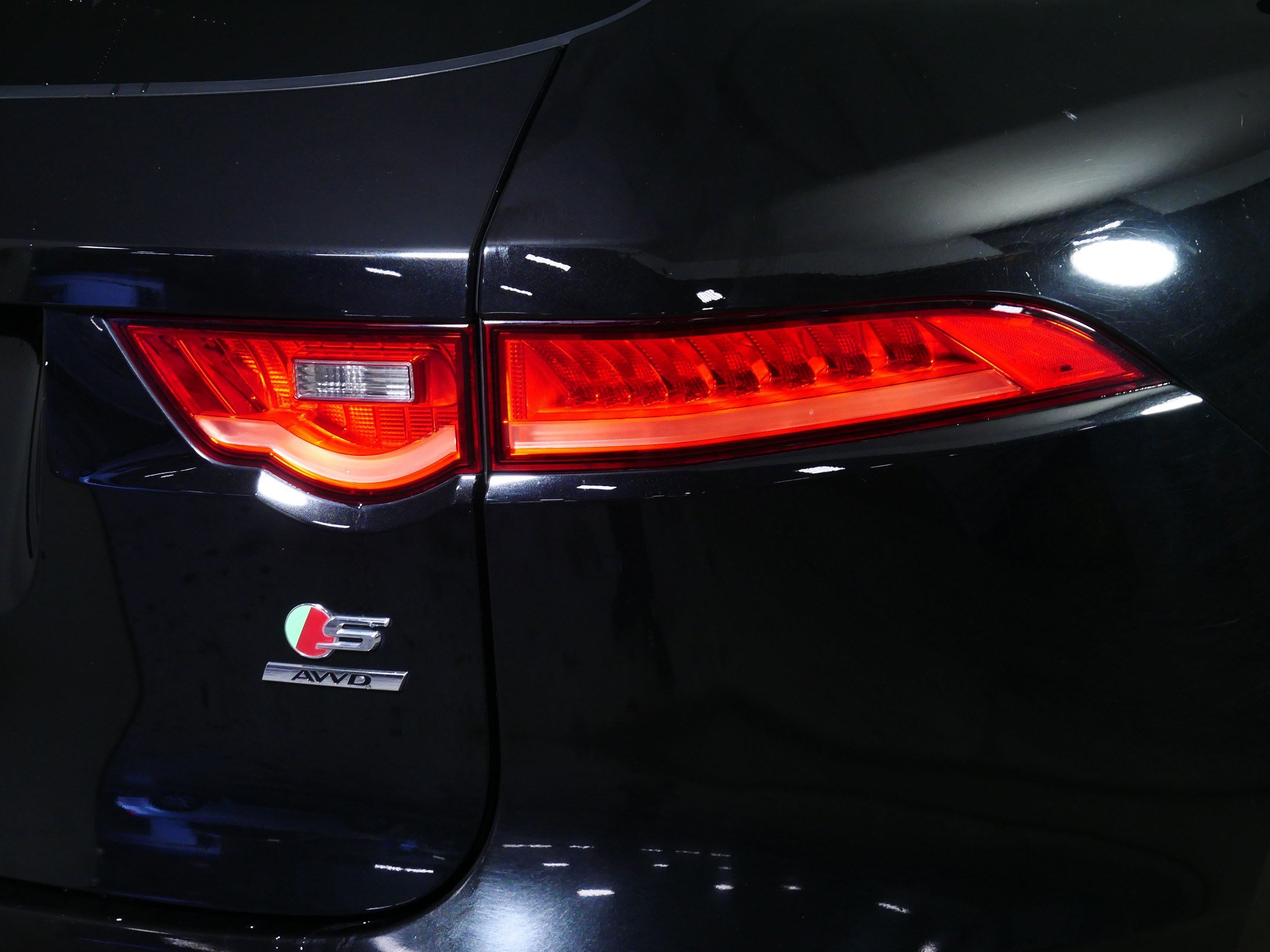 Used 2019 Jaguar F-PACE S AWD/4WD image 17