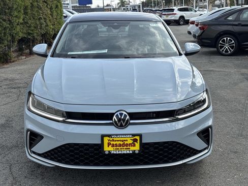 New 2026 Volkswagen Jetta SE image 2