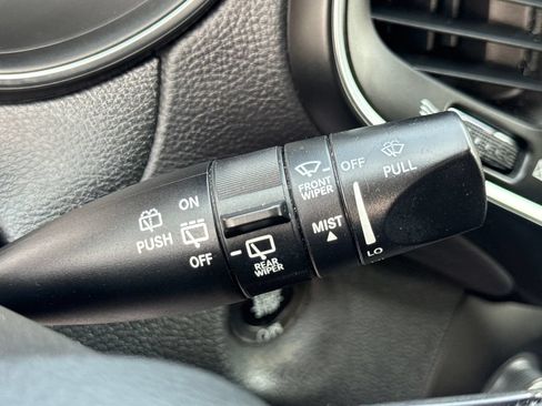 Used 2019 Jeep Cherokee Latitude Plus w/ Cold Weather Group AWD/4WD image 37
