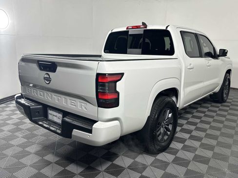 Used 2025 Nissan Frontier SV RWD image 11