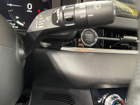 New 2025 Mitsubishi Outlander SE image 16