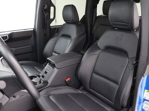 Used 2025 Ford Bronco Badlands image 15