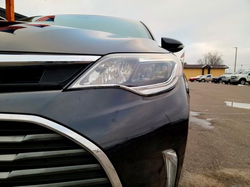 Used 2018 Toyota Avalon XLE image 22