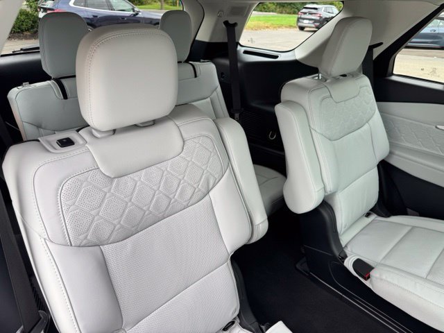 Used 2026 Ford Explorer Platinum w/ LUX Leather Package AWD/4WD image 33