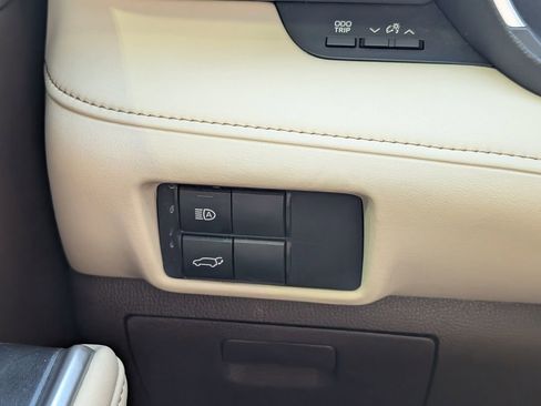 Used 2020 Toyota Highlander XLE image 21