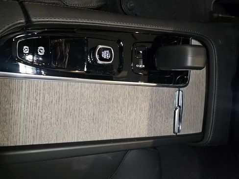 Certified 2025 Volvo V90 B6 Cross Country Plus AWD/4WD image 25