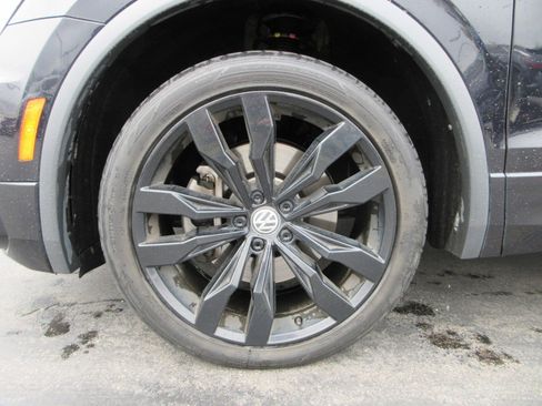 Used 2020 Volkswagen Tiguan SE R-Line image 20