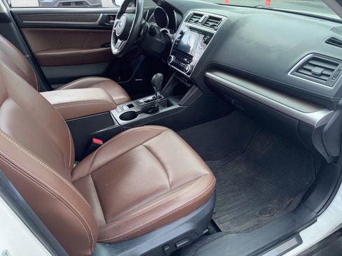 Used 2019 Subaru Outback 3.6R Touring AWD/4WD image 4