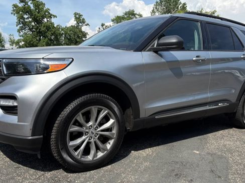 Used 2023 Ford Explorer XLT w/ Equipment Group 202A AWD/4WD image 5