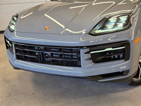 New 2026 Porsche Cayenne Base image 23