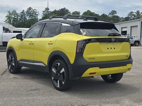 Used 2026 Nissan Kicks SR FWD image 3