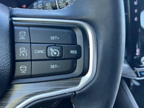 Certified 2024 Jeep Wagoneer L Series III w/ Flexible Seating Group AWD/4WD image 11
