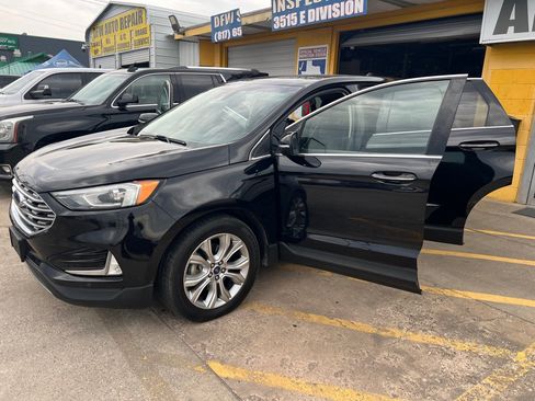 Used 2020 Ford Edge Titanium FWD image 9