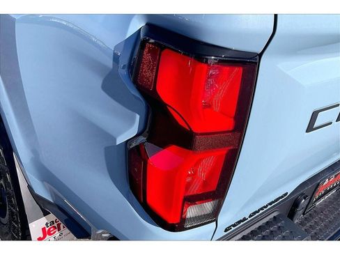 Used 2025 Chevrolet Colorado Z71 w/ Technology Package AWD/4WD image 29