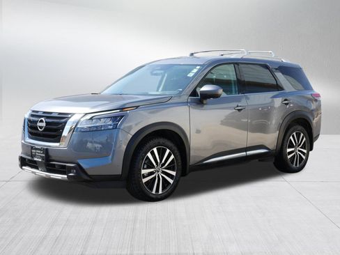 Used 2023 Nissan Pathfinder Platinum AWD/4WD image 3
