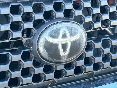 Used 2018 Toyota Tundra SR5 image 11