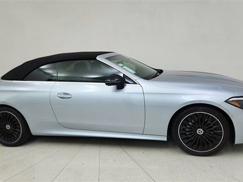 Used 2025 Mercedes-Benz CLE 300 4MATIC Cabriolet image 13