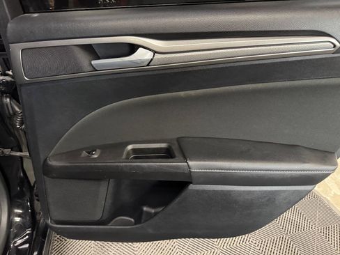 Used 2018 Ford Fusion SE w/ Fusion SE Technology Package image 51