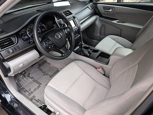Used 2015 Toyota Camry LE FWD image 2
