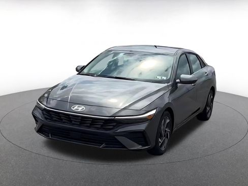 Used 2025 Hyundai Elantra SEL FWD image 7