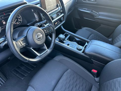 Used 2025 Nissan Pathfinder SV AWD/4WD image 11