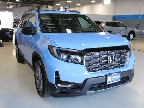 Used 2024 Honda Passport TrailSport image 3