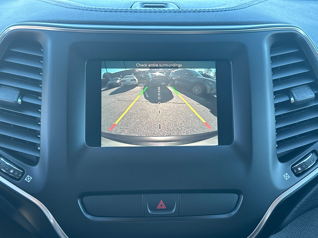 Used 2019 Jeep Cherokee Latitude w/ Popular Appearance Group FWD image 28