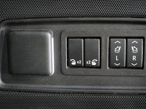Used 2023 Cadillac Escalade Sport AWD/4WD image 32