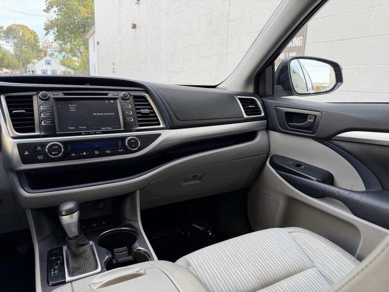 Used 2016 Toyota Highlander Plus AWD/4WD image 28
