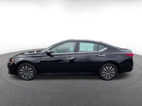 Used 2025 Nissan Altima 2.5 SV FWD image 9