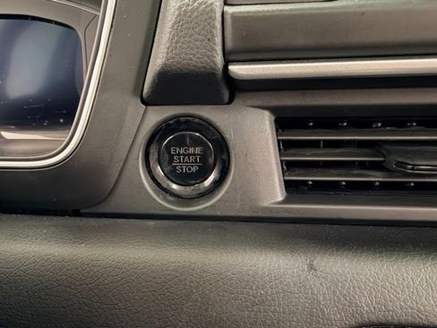 Used 2025 Honda Pilot Elite image 17