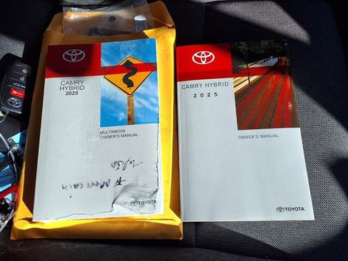 Used 2025 Toyota Camry LE image 76