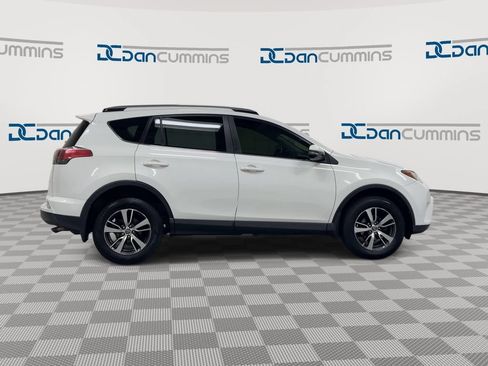 Used 2017 Toyota RAV4 XLE AWD/4WD image 9