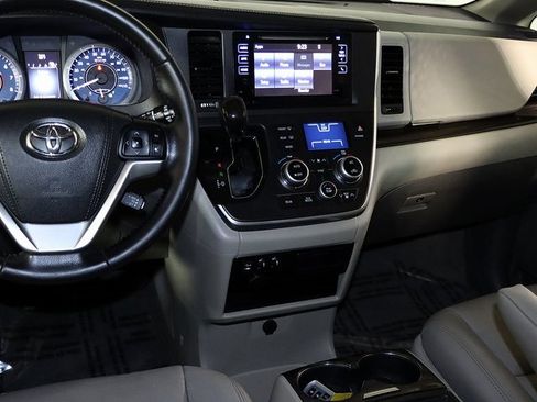 Used 2015 Toyota Sienna XLE image 15