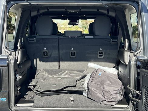 Used 2024 Jeep Wrangler Unlimited image 24