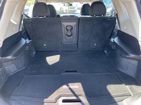 Used 2018 Nissan Rogue S image 10